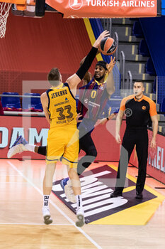 2020-12-16 - Brandon Davies of Fc Barcelona and Jonas Jerebko of Khimki Moscow during the Turkish Airlines EuroLeague basketball match between Fc Barcelona and BC Khimki Moscow Region on December 16, 2020 at Palau Blaugrana in Barcelona, Spain - Photo Javier Borrego / Spain DPPI / DPPI - FC BARCELONA VS BC KHIMKI MOSCOW REGION - EUROLEAGUE - BASKETBALL