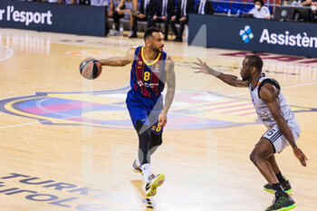 2021-02-26 - Adam Hanga of Fc Barcelona in action against Charles Kahudi of LDLC ASVEL during the Turkish Airlines EuroLeague basketball match between FC Barcelona and LDLC ASVEL Villeurbanne on February 26, 2021 at Palau Blaugrana in Barcelona, Spain - Photo Javier Borrego / Spain DPPI / DPPI - FC BARCELONA AND LDLC ASVEL VILLEURBANNE - EUROLEAGUE - BASKETBALL