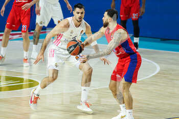 2021-03-18 - Alberto Abalde of Real Madrid and Mike James of CSKA Moscow during the Turkish Airlines EuroLeague basketball match between Real Madrid and CSKA Moscow on March 18, 2021 at Wizink Center stadium in Madrid, Spain - Photo Irina R Hipolito / Spain DPPI / DPPI - REAL MADRID AND CSKA MOSCOW - EUROLEAGUE - BASKETBALL