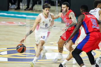 2021-03-18 - Nicolas Laprovittola of Real Madrid and Mike James of CSKA Moscow during the Turkish Airlines EuroLeague basketball match between Real Madrid and CSKA Moscow on March 18, 2021 at Wizink Center stadium in Madrid, Spain - Photo Irina R Hipolito / Spain DPPI / DPPI - REAL MADRID AND CSKA MOSCOW - EUROLEAGUE - BASKETBALL