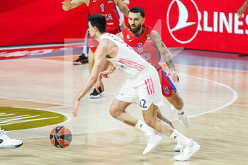 2021-03-18 - Carlos Alocen Arrondo of Real Madrid and Mike James of CSKA Moscow during the Turkish Airlines EuroLeague basketball match between Real Madrid and CSKA Moscow on March 18, 2021 at Wizink Center stadium in Madrid, Spain - Photo Irina R Hipolito / Spain DPPI / DPPI - REAL MADRID AND CSKA MOSCOW - EUROLEAGUE - BASKETBALL