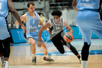 2021-04-02 - Kevin Pangos of BC Zenit and Derrick Walton JR of LDLC ASVEL Villeurbanne during the Turkish Airlines EuroLeague basketball match between Zenit St Petersburg and LDLC ASVEL Villeurbanne on April 2, 2021 at Sibur Arena in Saint Petersburg, Russia - Photo Anatoly Medved / Orange Pictures / DPPI - ZENIT ST PETERSBURG VS LDLC ASVEL VILLEURBANNE - EUROLEAGUE - BASKETBALL