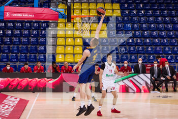 2021-04-09 - Rolands Smits of Fc Barcelona shoots to basket during the Turkish Airlines EuroLeague basketball match between FC Barcelona and FC Bayern Munich on April 9, 2021 at Palau Blaugrana in Barcelona, Spain - Photo Javier Borrego / Spain DPPI / DPPI - FC BARCELONA VS FC BAYERN MUNICH - EUROLEAGUE - BASKETBALL
