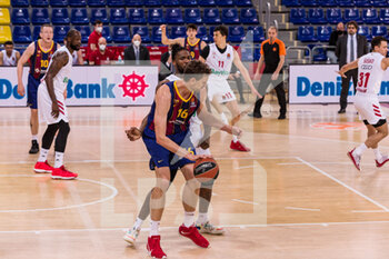 2021-04-09 - Pau Gasol of Fc Barcelona in action against Jalen Reynolds of FC Bayern Munich during the Turkish Airlines EuroLeague basketball match between FC Barcelona and FC Bayern Munich on April 9, 2021 at Palau Blaugrana in Barcelona, Spain - Photo Javier Borrego / Spain DPPI / DPPI - FC BARCELONA VS FC BAYERN MUNICH - EUROLEAGUE - BASKETBALL