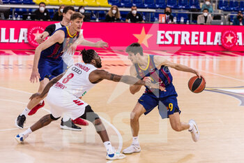 2021-04-09 - Leandro Bolmaro of Fc Barcelona and Jalen Reynolds of FC Bayern Munich during the Turkish Airlines EuroLeague basketball match between FC Barcelona and FC Bayern Munich on April 9, 2021 at Palau Blaugrana in Barcelona, Spain - Photo Javier Borrego / Spain DPPI / DPPI - FC BARCELONA VS FC BAYERN MUNICH - EUROLEAGUE - BASKETBALL