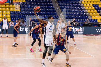 2021-04-23 - Tarik Black of Zenit St Peterburg in action against Pierre Oriola of Fc Barcelona during the Turkish Airlines EuroLeague, PlayOffs game 2 basketball match between FC Barcelona and Zenit St Petersburg on April 23, 2021 at Palau Blaugrana in Barcelona, Spain - Photo Javier Borrego / Spain DPPI / DPPI - FC BARCELONA VS ZENIT ST PETERSBURG - EUROLEAGUE - BASKETBALL