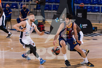 2021-04-23 - Alex Abrines of Fc Barcelona in action against Denis Zakharov of Zenit St Petersburg during the Turkish Airlines EuroLeague, PlayOffs game 2 basketball match between FC Barcelona and Zenit St Petersburg on April 23, 2021 at Palau Blaugrana in Barcelona, Spain - Photo Javier Borrego / Spain DPPI / DPPI - FC BARCELONA VS ZENIT ST PETERSBURG - EUROLEAGUE - BASKETBALL