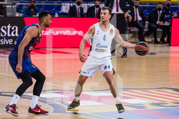 2021-04-23 - Kevin Pangos of Zenit St Petersburg and Adam Hanga of Fc Barcelona during the Turkish Airlines EuroLeague, PlayOffs game 2 basketball match between FC Barcelona and Zenit St Petersburg on April 23, 2021 at Palau Blaugrana in Barcelona, Spain - Photo Javier Borrego / Spain DPPI / DPPI - FC BARCELONA VS ZENIT ST PETERSBURG - EUROLEAGUE - BASKETBALL