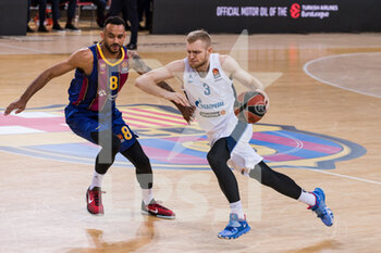 2021-04-23 - Denis Zakharov of Zenit St Petersburg and Adam Hanga of Fc Barcelona during the Turkish Airlines EuroLeague, PlayOffs game 2 basketball match between FC Barcelona and Zenit St Petersburg on April 23, 2021 at Palau Blaugrana in Barcelona, Spain - Photo Javier Borrego / Spain DPPI / DPPI - FC BARCELONA VS ZENIT ST PETERSBURG - EUROLEAGUE - BASKETBALL
