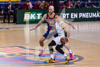 2021-04-23 - Billy Baron of Zenit St Petersburg in action against Nick Calathes of Fc Barcelona during the Turkish Airlines EuroLeague, PlayOffs game 2 basketball match between FC Barcelona and Zenit St Petersburg on April 23, 2021 at Palau Blaugrana in Barcelona, Spain - Photo Javier Borrego / Spain DPPI / DPPI - FC BARCELONA VS ZENIT ST PETERSBURG - EUROLEAGUE - BASKETBALL