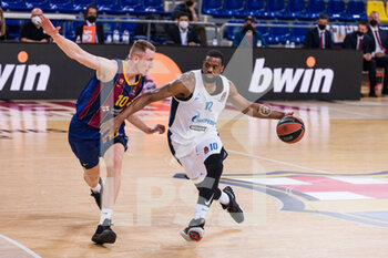 2021-04-23 - Will Thomas of Zenit St Petersburg in action against Rolands Smits of Fc Barcelona during the Turkish Airlines EuroLeague, PlayOffs game 2 basketball match between FC Barcelona and Zenit St Petersburg on April 23, 2021 at Palau Blaugrana in Barcelona, Spain - Photo Javier Borrego / Spain DPPI / DPPI - FC BARCELONA VS ZENIT ST PETERSBURG - EUROLEAGUE - BASKETBALL