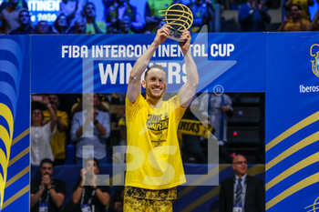 2020-02-09 - Marcelinho Huertas (Iberostar Tenerife) premiato com MVP della FIBA Intercontinental Cup Tenerife 2020 - FINALE - SEGAFREDO VIRTUS BOLOGNA VS IBEROSTAR TENERIFE - INTERCONTINENTAL CUP - BASKETBALL
