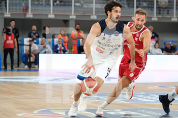 2019-09-25 - Luca Vitali (7) Germani Basket Brescia - Giuseppe Poeta (8) Grissin Bon Reggio Emilia - GERMANI BASKET BRESCIA VS GRISSIN BON REGGIO EMILIA - ITALIAN SERIE A - BASKETBALL