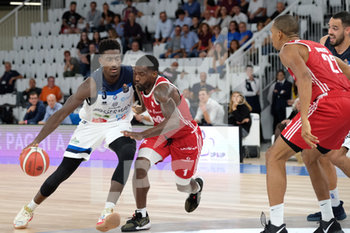 2019-09-25 - Abass Awudu Abass (5) Germani Basket Brescia - Darius Johnson-Odom (1) Grissin Bon Reggio Emilia - GERMANI BASKET BRESCIA VS GRISSIN BON REGGIO EMILIA - ITALIAN SERIE A - BASKETBALL