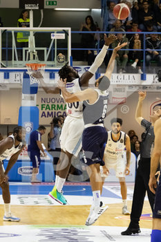 2019-10-05 - J. Brown (Happy Casa Brindisi) contro T. Cain (Germani Basket Brescia) - HAPPY CASA BRINDISI VS GERMANI BASKET BRESCIA - ITALIAN SERIE A - BASKETBALL