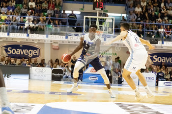 2019-10-05 - A. Abass (Germani Basket Brescia) contro L. campogrande (Happy Casa Brindisi) - HAPPY CASA BRINDISI VS GERMANI BASKET BRESCIA - ITALIAN SERIE A - BASKETBALL