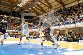 2019-10-05 - Pronto al tiro sotto canestro per T. Cain (Germani Basket Brescia) - HAPPY CASA BRINDISI VS GERMANI BASKET BRESCIA - ITALIAN SERIE A - BASKETBALL