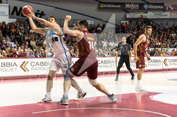 2019-10-26 - Gasper Vidmar dell'Umana Reyer Venezia con Josip Sobin del Vanoli Basket Cremona - UMANA REYER VENEZIA VS VANOLI BASKET CREMONA - ITALIAN SERIE A - BASKETBALL