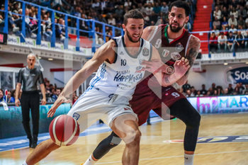 2019-11-03 - Attacco di R. Gaspardo (Happy Casa Brindisi) difende A. Daye (Umana Reyer Basket Venezia) - HAPPY CASA BRINDISI VS UMANA REYER VENEZIA - ITALIAN SERIE A - BASKETBALL