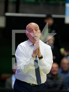 2019-11-03 - Massimiliano Menetti (Coach Treviso Basket) - DE LONGHI TREVISO BASKET VS CARPEGNA PROSCIUTTO BASKET PESARO - ITALIAN SERIE A - BASKETBALL