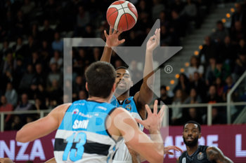 2019-11-17 - Wesley Saunders (1) Vanoli Basket Cremona - DOLOMITI ENERGIA BASKET TRENTINO VS VANOLI BASKET CREMONA - ITALIAN SERIE A - BASKETBALL