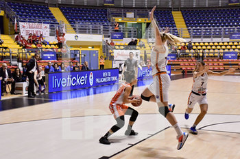 2019-11-24 - Stejskalova difende su Bonasia - IREN FIXI TORINO VS GESAM LUCCA - ITALIAN SERIE A1 WOMEN - BASKETBALL