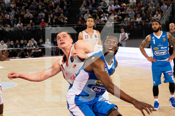 2019-11-24 - Jordan PARKS (De' Longhi Treviso Basket) e Amar Alibegović (Virtus Roma) al rimbalzo - VIRTUS ROMA VS DE LONGHI TREVISO - ITALIAN SERIE A - BASKETBALL