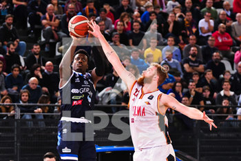 2019-12-22 - Abass Awudu ABASS ala (Germani Basket Brescia) al tiro e Giovanni Pini (Virtus Roma) - VIRTUS ROMA VS GERMANI BRESCIA - ITALIAN SERIE A - BASKETBALL