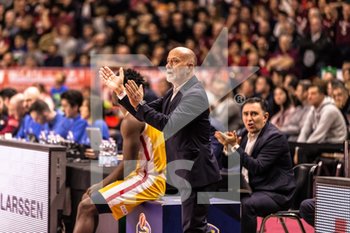 2019-12-29 - L'applauso dell'allenatore del Carpegna Prosciutto Basket Pesaro Giancarlo Sacco ai suoi giocatori - UMANA REYER VENEZIA VS CARPEGNA PROSCIUTTO PESARO - ITALIAN SERIE A - BASKETBALL