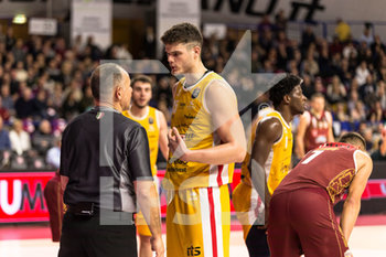 2019-12-29 - Leonardo Totè del Carpegna Prosciutto Basket Pesaro  si lamenta con l'arbitro - UMANA REYER VENEZIA VS CARPEGNA PROSCIUTTO PESARO - ITALIAN SERIE A - BASKETBALL