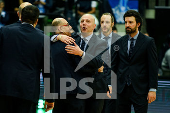 2020-01-05 - abbraccio tra Attilio Caja (Coach Varese) e Massimiliano Menetti (Coach Treviso Basket) - Dè LONGHI TREVISO VS OPENJOBMETIS VARESE - ITALIAN SERIE A - BASKETBALL