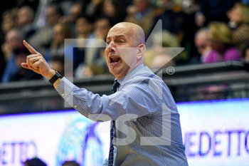 2020-01-05 - Massimiliano Menetti (Coach Treviso Basket) - Dè LONGHI TREVISO VS OPENJOBMETIS VARESE - ITALIAN SERIE A - BASKETBALL