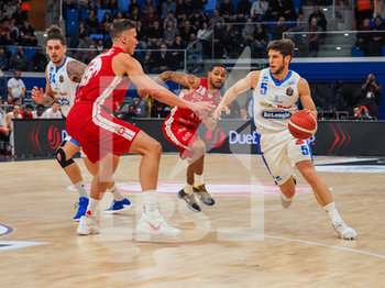 2020-01-12 - Nikolic della De Longhi Treviso Basket  contrastato da  Tarczewski della AX Armani Exchange Olimpia Milano   - AX ARMANI EXCHANGE OLIMPIA MILANO VS DE LONGHI TREVISO BASKET - ITALIAN SERIE A - BASKETBALL