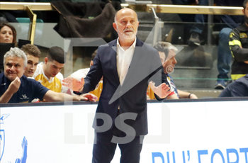 2020-01-11 - Giancarlo Sacco, allenatore Carpegna Prosciutto Basket Pesaro  - FORTITUDO BOLOGNA VS CARPEGNA PROSCIUTTO BASKET PESARO - ITALIAN SERIE A - BASKETBALL