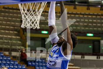 2020-12-30 - Christian Mekowulu in schiacciata per la De Longhi Treviso Basket - BASKET ALLIANZ PALLACANESTRO TRIESTE VS DE LONGHI TREVISO BASKET - ITALIAN SERIE A - BASKETBALL