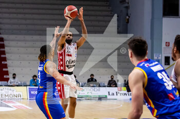 2021-01-19 - Kevin Punter (A|X Armani Exchange Milano) in action - VANOLI CREMONA VS A|X ARMANI EXCHANGE MILANO - ITALIAN SERIE A - BASKETBALL