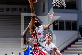 2021-01-19 - Kevin Punter (A|X Armani Exchange Milano) in action - VANOLI CREMONA VS A|X ARMANI EXCHANGE MILANO - ITALIAN SERIE A - BASKETBALL