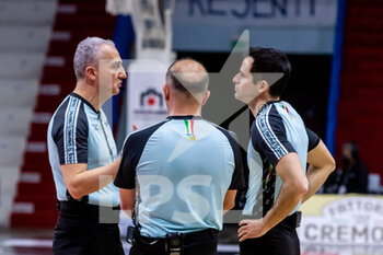 2021-04-03 - Gli arbitri dell'incontro - VANOLI CREMONA VS UNAHOTELS REGGIO EMILIA - ITALIAN SERIE A - BASKETBALL