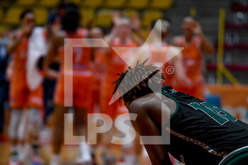 2021-04-30 - Disappointment, frustration of Tyuanna Marshall (Ragusa) for loosing the match and finals - SEMIFINALI GARA 2 - FAMILA WUBER SCHIO VS PASSALACQUA RAGUSA - ITALIAN SERIE A1 WOMEN - BASKETBALL