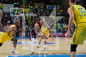2019-11-30 - Matteo Montano (14) Urania Basket Milano - Germaine Love (6) Tezenis Verona - TEZENIS VERONA VS URANIA MILANO - ITALIAN SERIE A2 - BASKETBALL