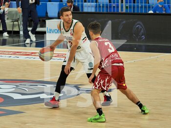 2020-12-05 - Bossi della Urania Basket Milano ostacolato da Salvatore Basciano della 2B Control Trapani  - URANIA MILANO VS TRAPANI - ITALIAN SERIE A2 - BASKETBALL