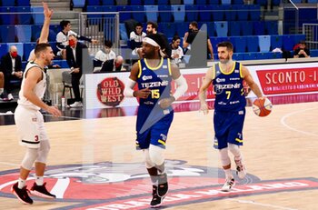 2021-01-13 - Tomassini  (Scaligera Basket Verona)  contrastato da Bossi della Urania Basket Milano  - URANIA MILANO VS SCALIGERA VERONA - ITALIAN SERIE A2 - BASKETBALL