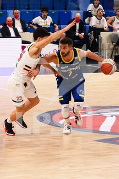 2021-01-13 - Tomassini  (Scaligera Basket Verona) e Bossi della Urania Basket Milano  - URANIA MILANO VS SCALIGERA VERONA - ITALIAN SERIE A2 - BASKETBALL