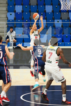 2021-01-23 -  Matteo Montano (Urania Milano)  al tiro  contrastato da Matteo Formenti (Assigeco Piacenza Basket)  - URANIA MILANO VS ASSIGECO PIACENZA - ITALIAN SERIE A2 - BASKETBALL