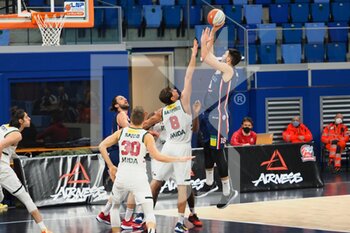 2021-01-23 - Tommaso Guariglia (Assigeco Piacenza Basket) ostacolato da Tommaso Raspino (Urania Basket Milano)  - URANIA MILANO VS ASSIGECO PIACENZA - ITALIAN SERIE A2 - BASKETBALL