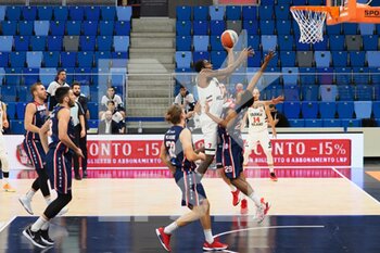 2021-01-23 - Wayne Langstone (Urania Basket Milano)  contrastato da Tobin Carberry (Assigeco Piacenza Basket)  - URANIA MILANO VS ASSIGECO PIACENZA - ITALIAN SERIE A2 - BASKETBALL