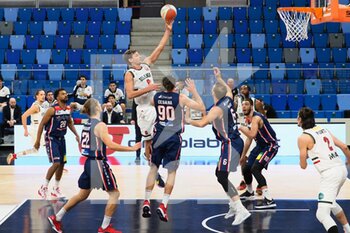 2021-01-23 - Tommaso Raspino (Urania Basket Milano) ostacolato da Luca Cesana (Assigeco Piacenza Basket)  - URANIA MILANO VS ASSIGECO PIACENZA - ITALIAN SERIE A2 - BASKETBALL