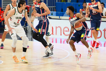 2021-01-23 - Tobin Carberry (Assigeco Piacenza Basket) ostacolato da Giorgio Piunti (Urania Milano)  - URANIA MILANO VS ASSIGECO PIACENZA - ITALIAN SERIE A2 - BASKETBALL