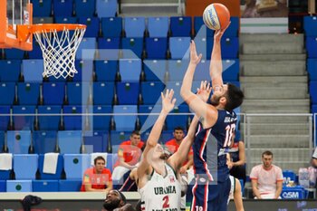 2021-01-23 - Tommaso Guariglia (Assigeco Piacenza Basket)  contrastato da Giorgio Piunti (Urania Milano)  - URANIA MILANO VS ASSIGECO PIACENZA - ITALIAN SERIE A2 - BASKETBALL
