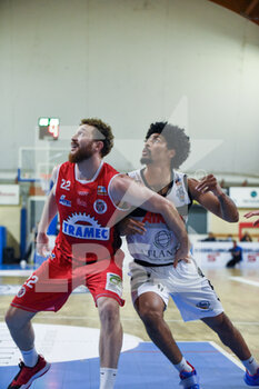 2021-02-06 - Gallinat (Eurobasket Roma), Gasparin (Tramec Cento) - EUROBASKET ROMA VS TRAMEC CENTO 81-75 - ITALIAN SERIE A2 - BASKETBALL